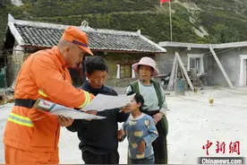 四川：800多“蓝精灵”深入大山和村寨开展防火巡护图片