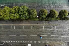 瑞士洛迦诺：暴雨过后水位上涨图片