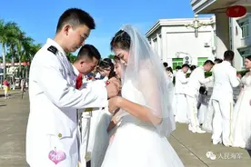 酸了酸了！这场集体婚礼“媒人”身价过亿、“婚车”价值千万图片