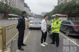 男子彻夜饮酒娱乐后被西安民警查扣，这件事可别再干了图片