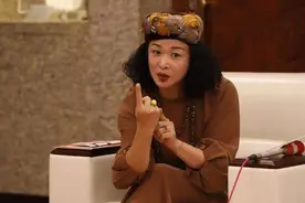 53岁的金星跳舞，进军B站，在巴黎注册文化中心，发掘零基础18岁新人图片