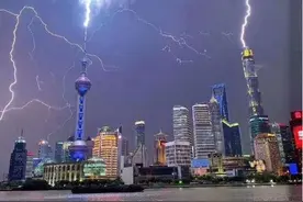 天上一道闪电，是多少度电？图片