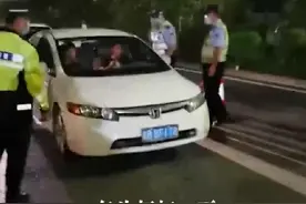 深圳一新手男司机竟然不会开车灯，交警震惊：你居然还有驾驶证？图片