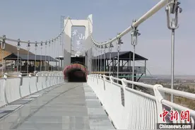 新疆天池景区建玻璃天桥 堪称“天山第一桥”图片