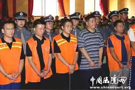 身负11起命案却死里逃生，黑老大如何被“围歼”？图片