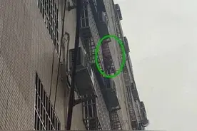 两岁小孩睡醒后找妈妈图片