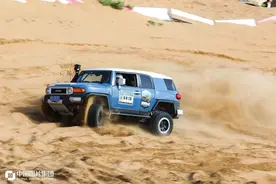 女赛车手集结越野e族·阿拉善英雄会 上演巾帼版“速度与激情”图片