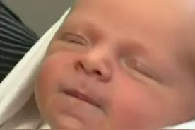 比救护车更快！澳大利亚消防员帮助产妇接生图片