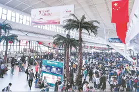 刚坐高铁送儿子去上海上学，国庆又坐高铁踏上团圆之旅，热干面与广州茶和北京鸭更亲近图片