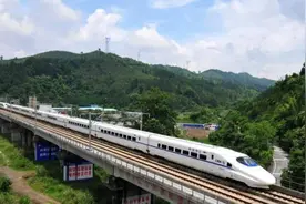 梅汕铁路打开粤东新大门，驶入广州朋友圈，经济发展提速换挡视频封面