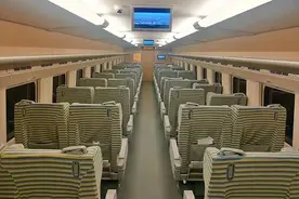 抗疫后再坐高铁来武汉，志愿者：空无一人的车厢变人山人海图片