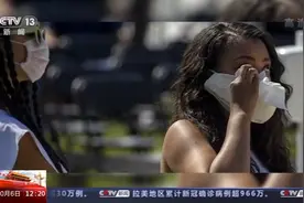 美国民众在白宫外摆2万把椅子悼念病亡者图片