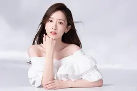 还记得《最好的我们》的洛枳学姐吗？她现在是一名博主啦图片