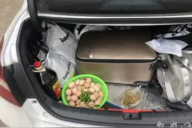 安徽网友晒国庆返程的后备箱：一桶菜籽油，一篮土鸡蛋……带着家人的关心出发图片