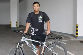 一千五百公里骑行！南工大新生骑自行车从内蒙古来南京报到图片