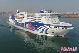 “中华复兴”轮烟大首航 记者随船体验豪华浪漫之旅图片