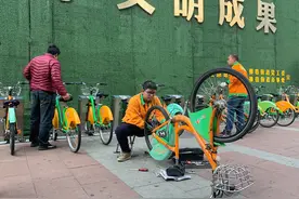 太原公交自行车为市民国庆出行保驾护航图片