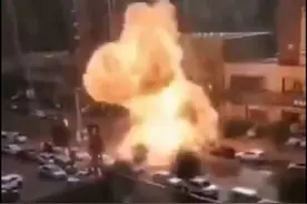 唐山一运输煤气罐车爆炸，有商户和车辆受损，无人员伤亡图片