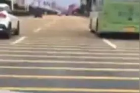 这“酸爽”！广东惊现300米减速带图片