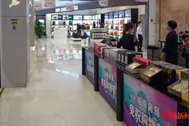 “直击海南自贸港”①看亮点｜免税店购物全体验：买部苹果手机，可省往返机票图片