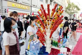 有人一口气买走50万黄金，有人宅家找外卖小哥代排队，十一长假，武汉消费市场全方位复苏图片