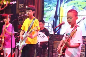 厉害了！独立作词作曲编曲演唱，12岁深圳少年成全国最小音乐唱作人图片