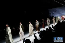 2021春夏上海时装周开幕首秀在上海举行图片