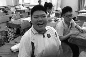 胖墩减肥128斤考入国防科大 一年半前体重曾高达305斤图片