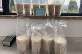杭州9岁男孩假期花掉所有积蓄，点了15杯奶茶！结局亮了图片