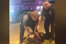 美国警察跪压逮捕一名怀胎9月黑人孕妇，目前胎儿安全图片