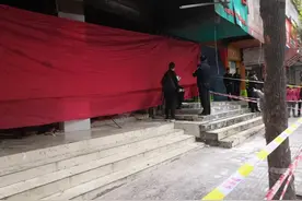 今早贵阳一门面突然传出爆炸声 致8辆车受损！幸无人员伤亡图片