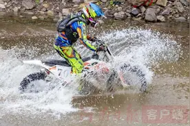 酷炫！平顶山二郎山景区国庆节激情上演全国摩托车争霸赛图片