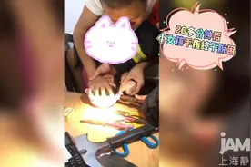 疼得哇哇大哭！又见萌娃卡手指！消防员救助，剪刀、老虎钳、菜刀……齐上阵图片