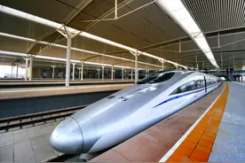 10月11日起铁路实施新运行图，济青间开行一站直达动车图片