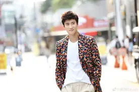 还记得《错点鸳鸯戏点鸳鸯》的石无忌吗？和这么多明星同班？图片