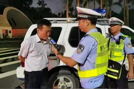 酒后驾驶非法营运大客车被交警查获，司机：车上都是我的朋友图片
