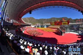 西藏昌都各族各界隆重庆祝解放70周年图片