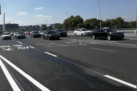 视频｜南京交警精细治堵再施策，卡子门立交进城方向新增一股车道图片
