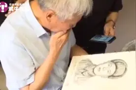 「紫牛头条」73岁退伍老兵第一次看到志愿军烈士父亲的画像，哭得像个孩子图片