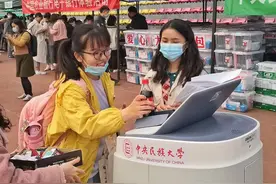 近3000名新生报到，中央民族大学“智慧迎新”图片