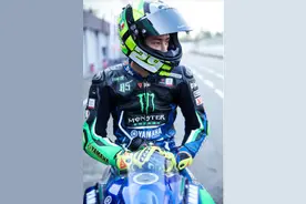 王一博85号摩托车骑手 外型更帅气图片