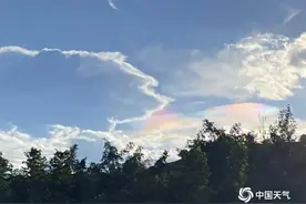 惊艳！云南东川天空现七彩云奇观图片