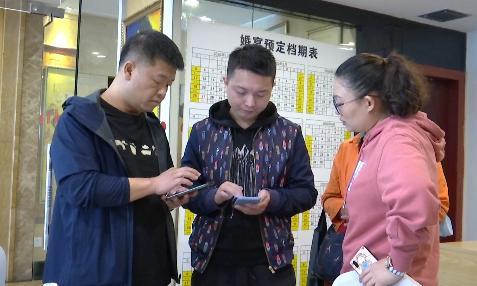 新娘哭了！请帖都发了，神奇大酒店竟忘了有婚宴