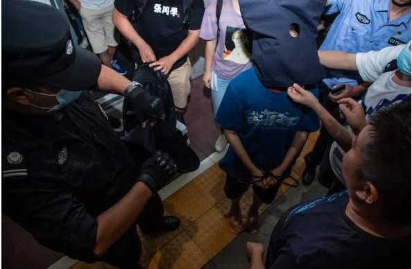 “老师”教买股票，警方打掉特大跨境“杀猪盘”团伙，涉案金额超2亿！骗子“话术本”曝光