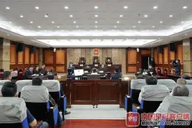 被控受贿1344万 大新县委原书记赵丽当庭认罪流泪图片