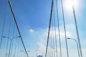 五峰山长江大桥通车倒计时 系世界首座高速铁路悬索桥图片
