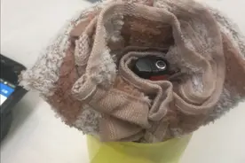 打火机裹毛巾藏牙杯内试图带上飞机 两男子被查获图片