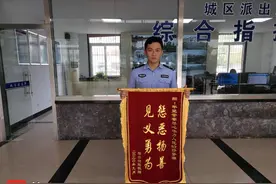 加了“陪玩”小姐姐微信后 这个“老板”被警察铐走了图片