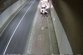 闹着要分手，男友还要看她手机！浙江高速上，失控一幕发生了图片
