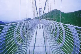 打卡亚洲最长玻璃桥图片